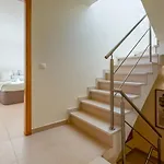 Modern 3 Bdr Duplex House With Terrace By Lovelystay *