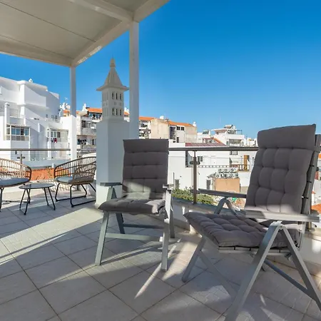 Modern 3 Bdr Duplex House With Terrace By Lovelystay Lägenhet