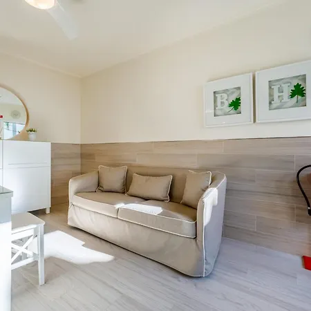 Modern 3 Bdr Duplex House With Terrace By Lovelystay