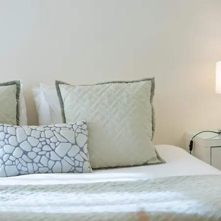 Modern 3 Bdr Duplex House With Terrace By Lovelystay Lägenhet