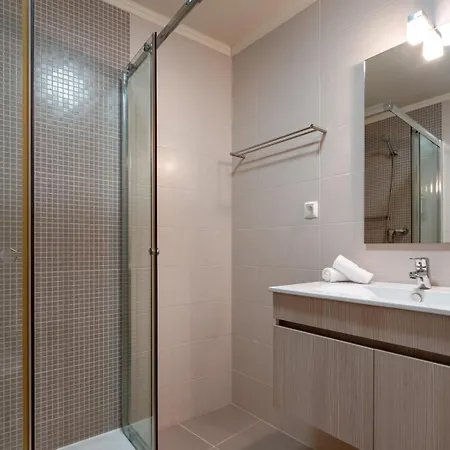 Modern 3 Bdr Duplex House With Terrace By Lovelystay Apartment