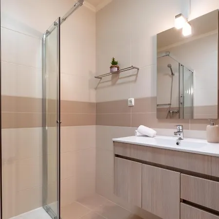 Apartment Modern 3 Bdr Duplex House With Terrace By Lovelystay *
