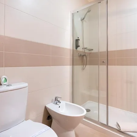 Modern 3 Bdr Duplex House With Terrace By Lovelystay