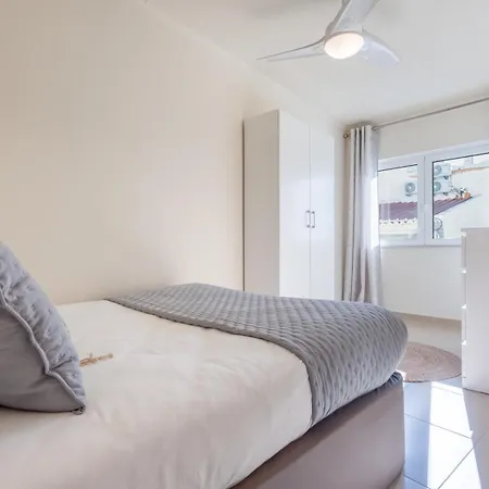 Modern 3 Bdr Duplex House With Terrace By Lovelystay *